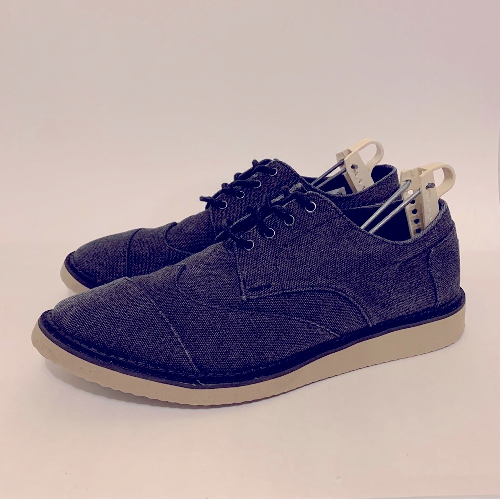 TOMS - Picture 2 of 7